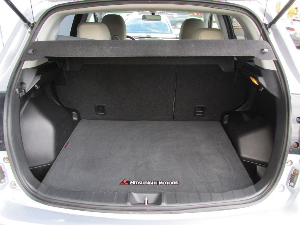 2016 Mitsubishi Outlander Image 8