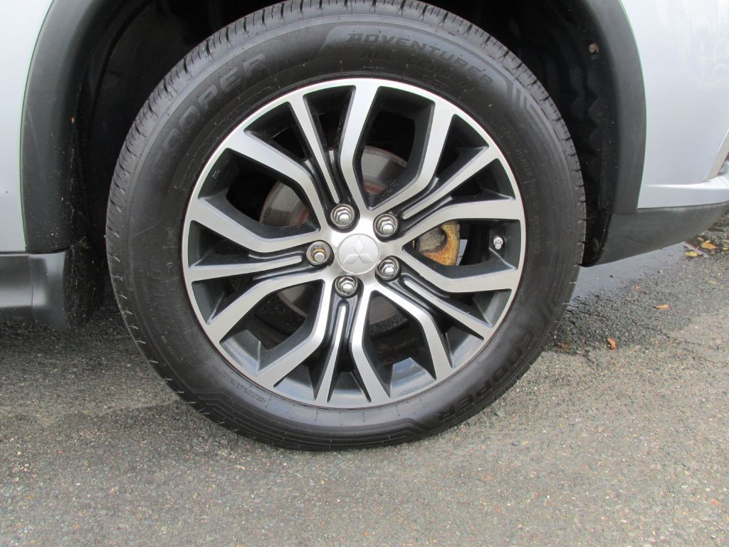 2016 Mitsubishi Outlander Image 9