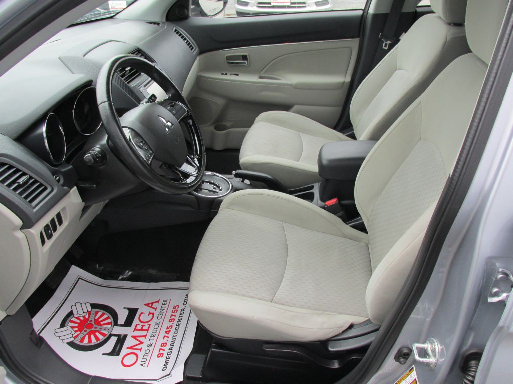 2016 Mitsubishi Outlander Image 10