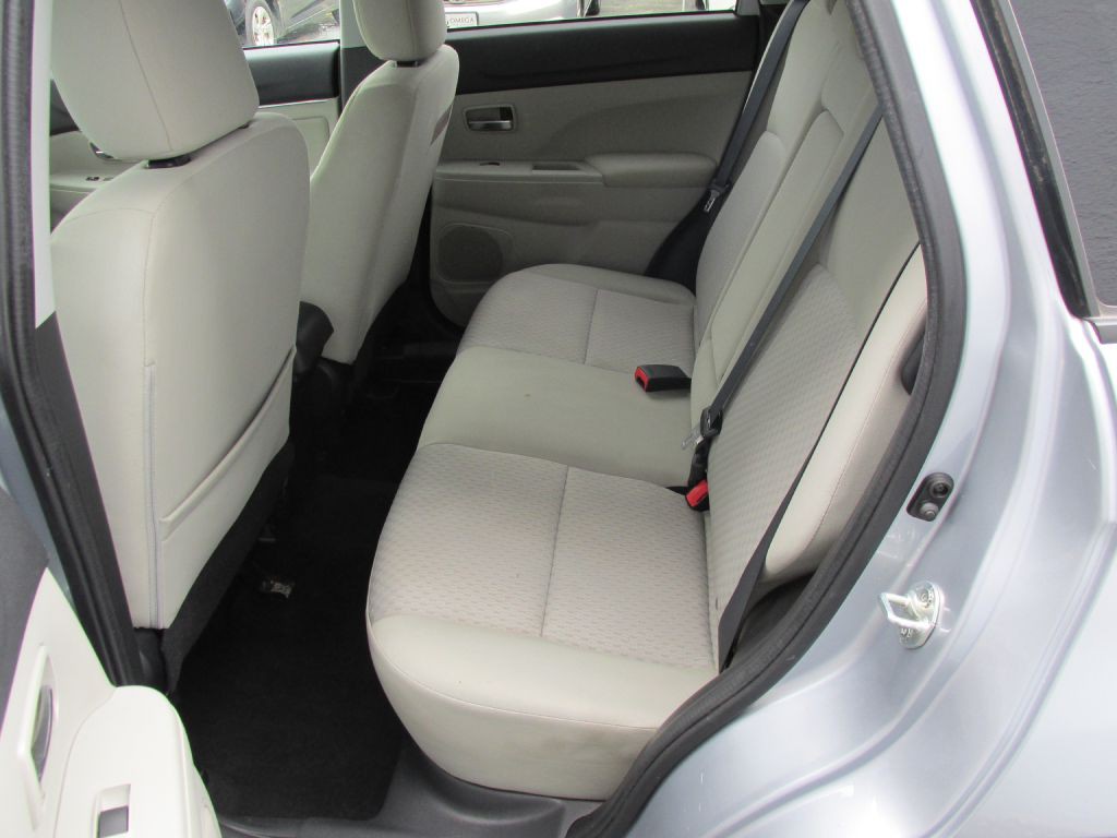 2016 Mitsubishi Outlander Image 11