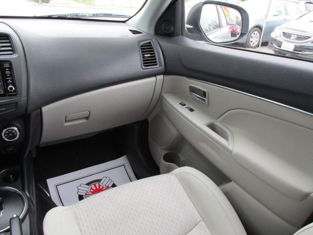 2016 Mitsubishi Outlander Image 14