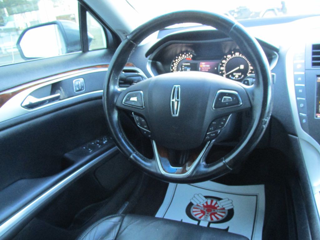 2016 Lincoln MKZ Image 12