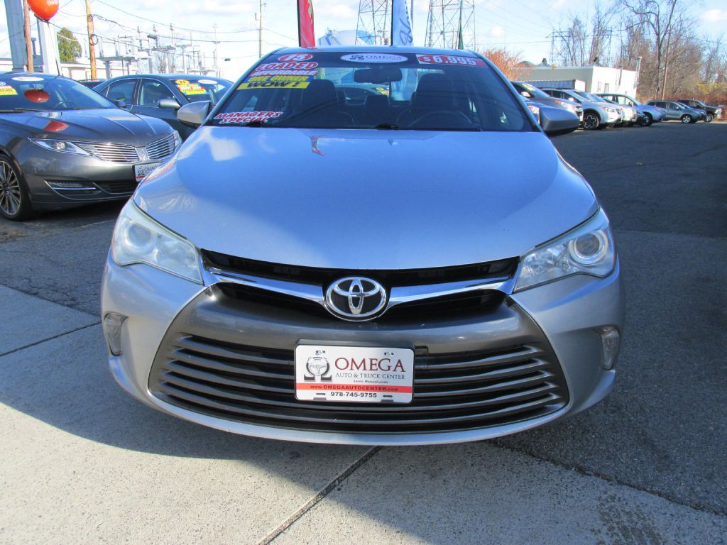 2015 Toyota Camry Image 2