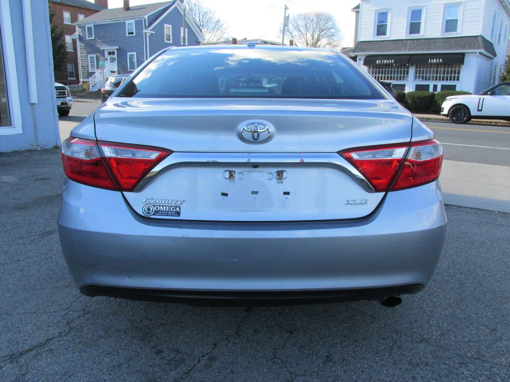 2015 Toyota Camry Image 5