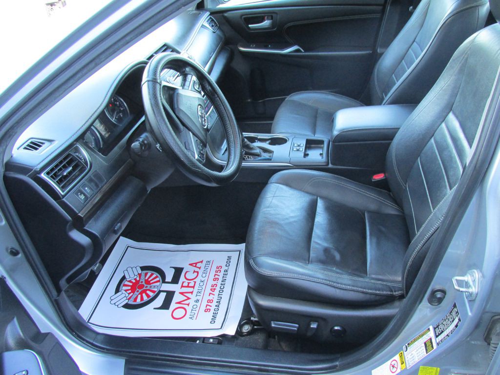2015 Toyota Camry Image 9