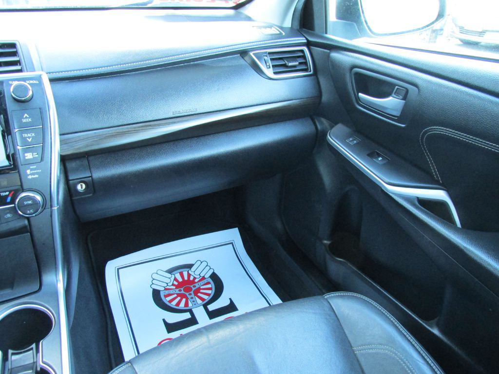 2015 Toyota Camry Image 13