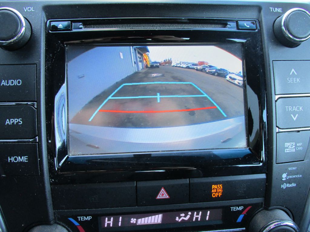 2015 Toyota Camry Image 17