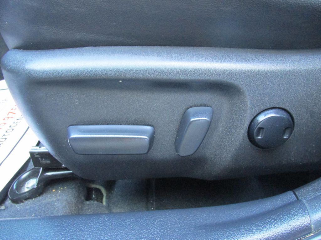 2015 Toyota Camry Image 18