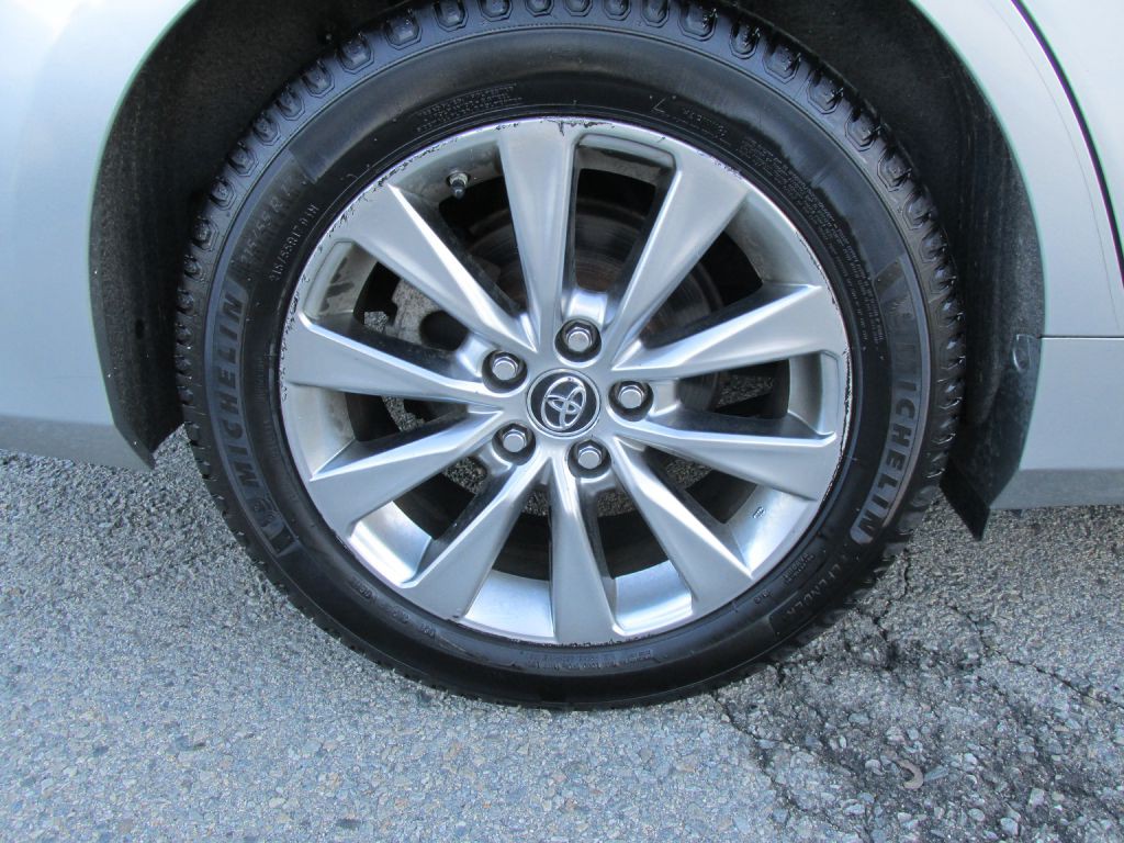 2015 Toyota Camry Image 21