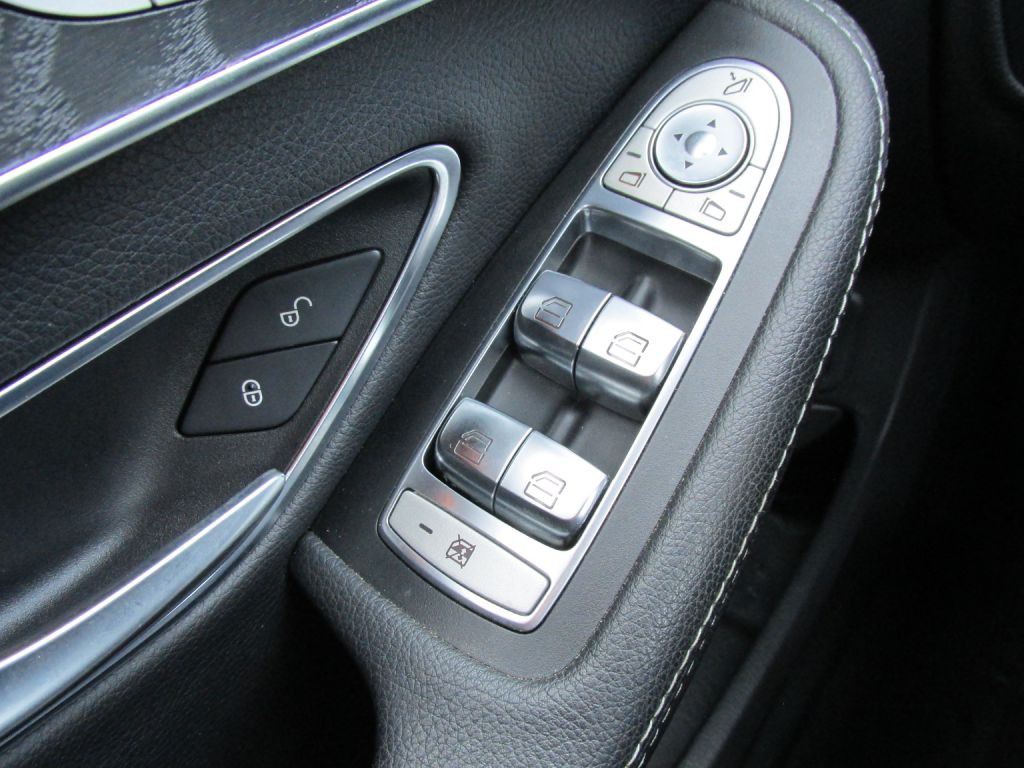 2016 Mercedes-Benz C-Class Image 16