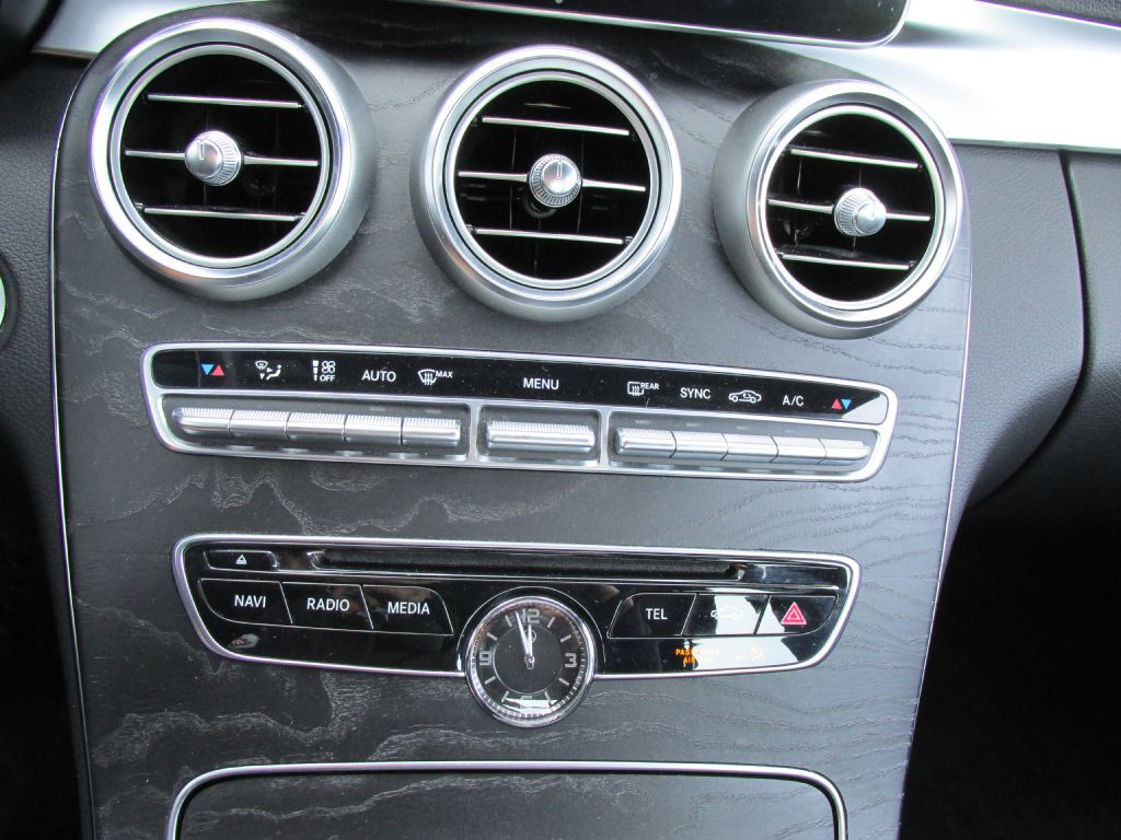 2016 Mercedes-Benz C-Class Image 19