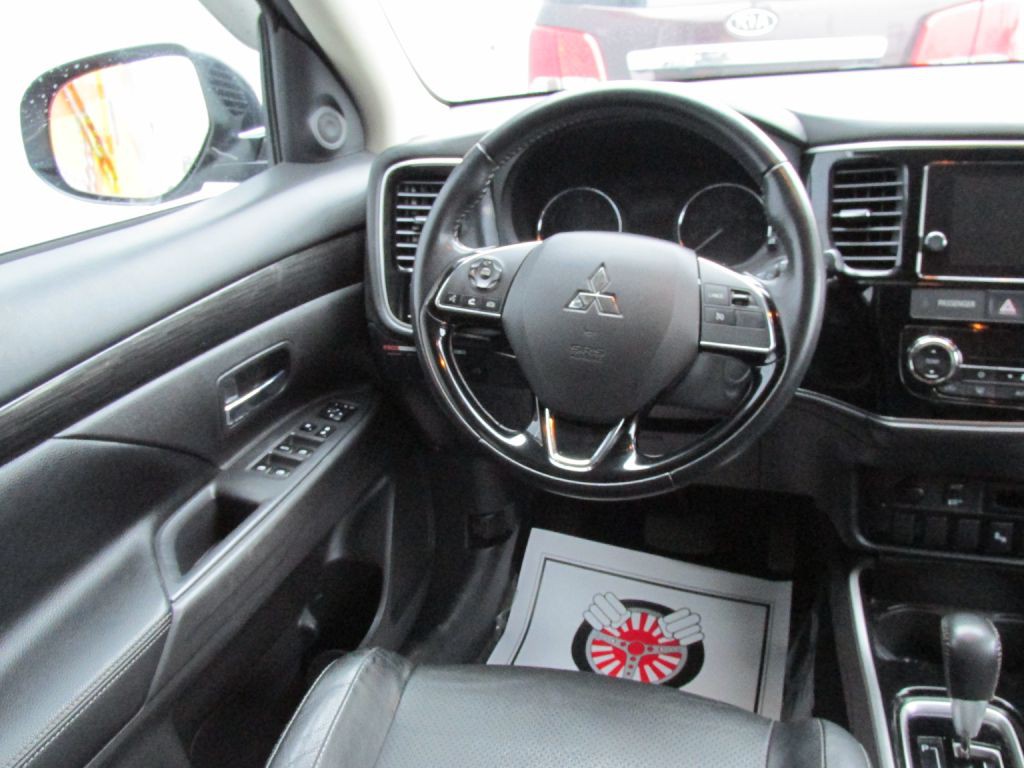 2018 Mitsubishi Outlander Image 13