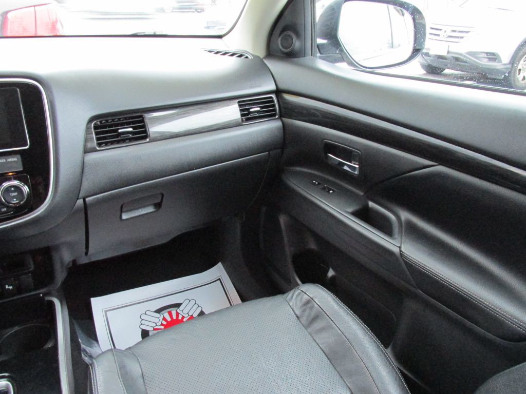 2018 Mitsubishi Outlander Image 15