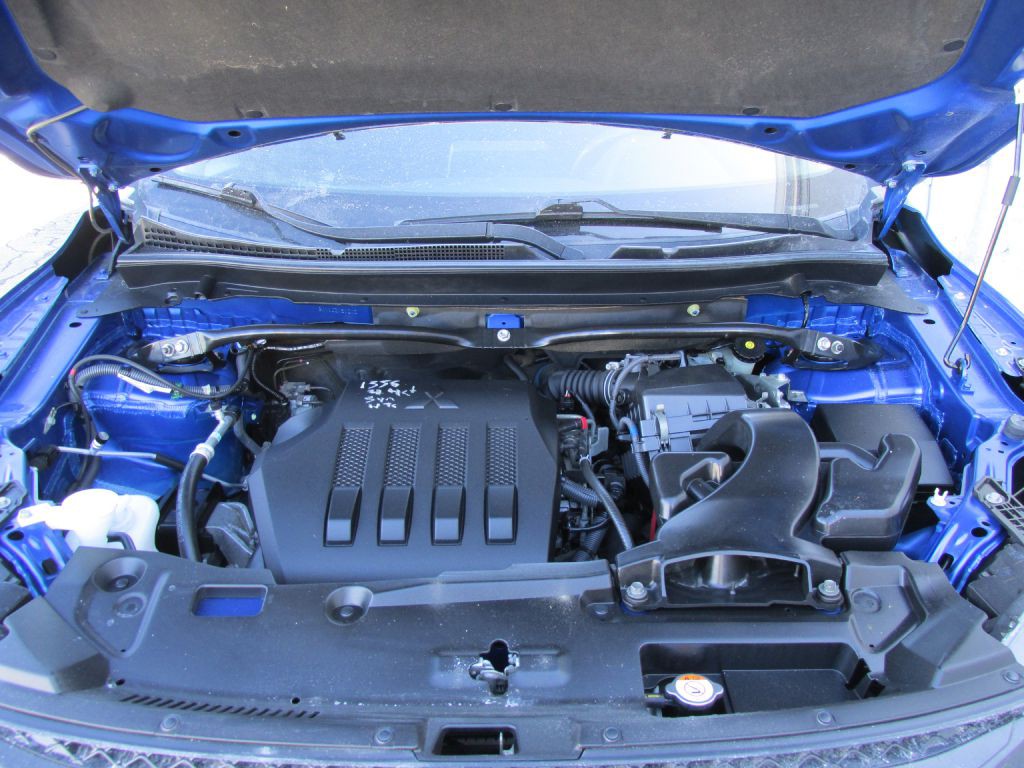 2018 Mitsubishi Eclipse Image 7