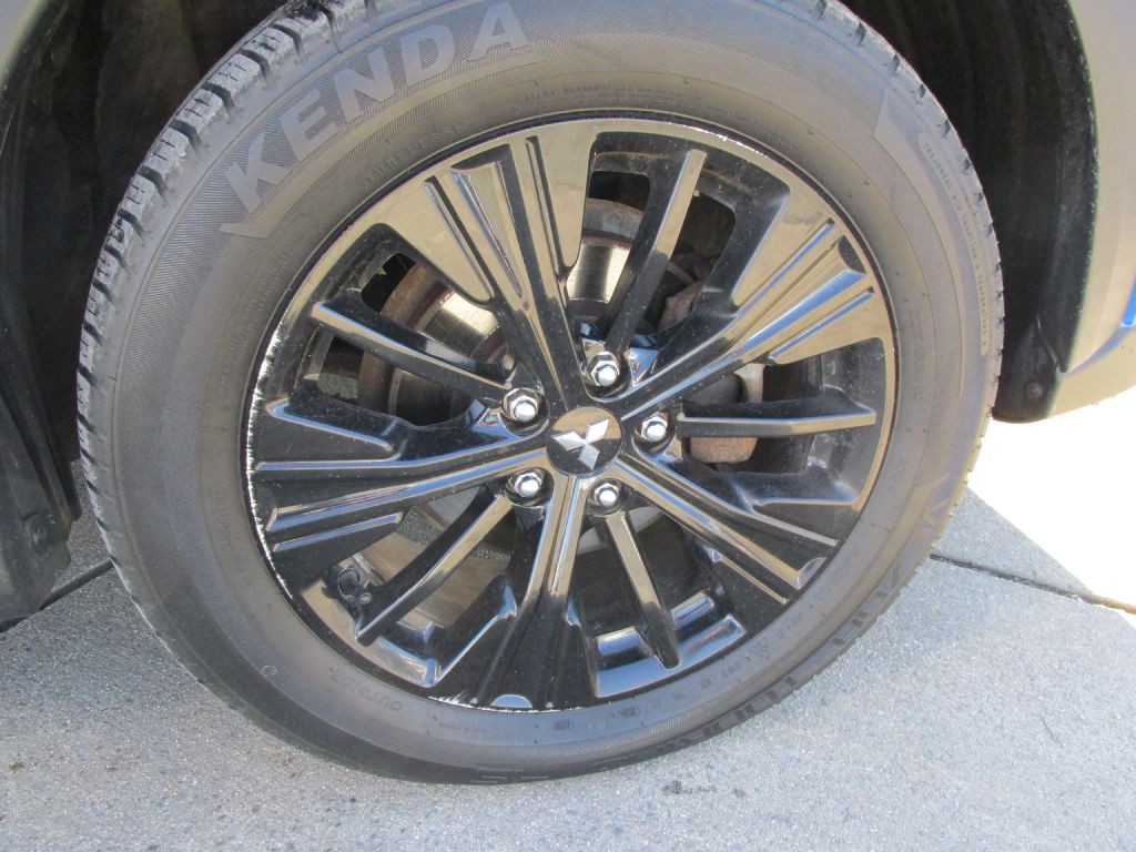 2018 Mitsubishi Eclipse Image 9