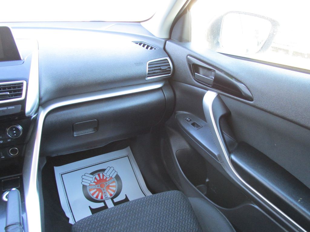 2018 Mitsubishi Eclipse Image 14