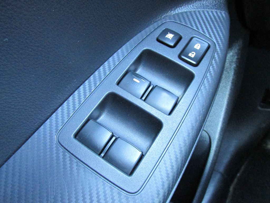 2018 Mitsubishi Eclipse Image 18