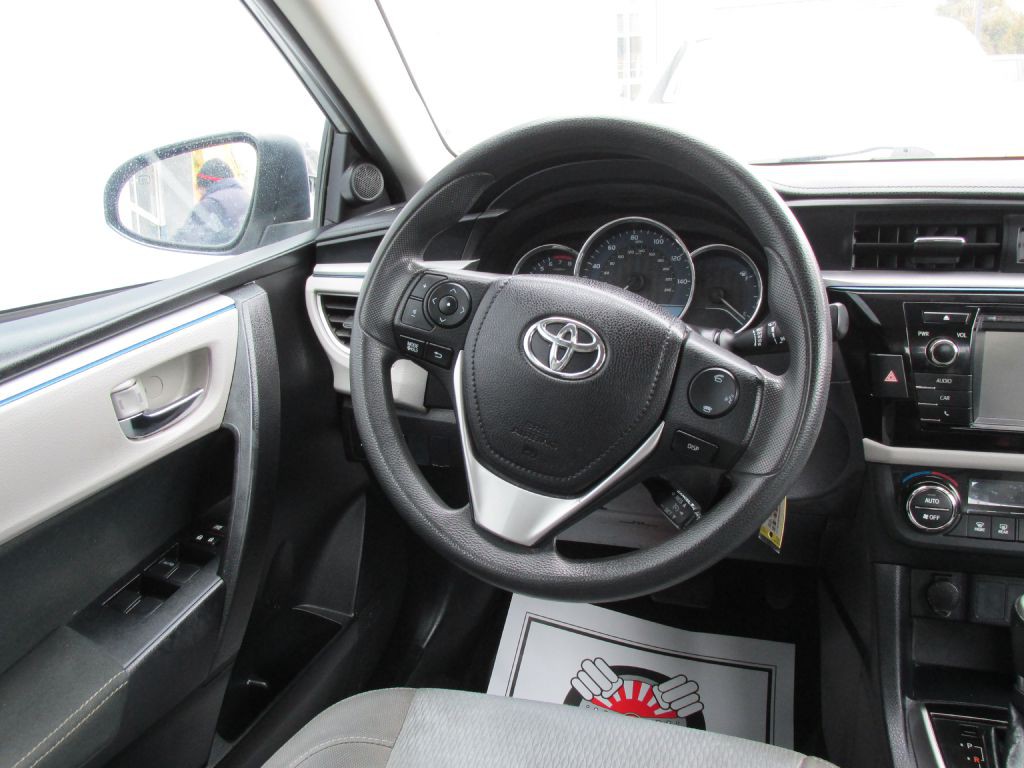 2016 Toyota Corolla Image 11