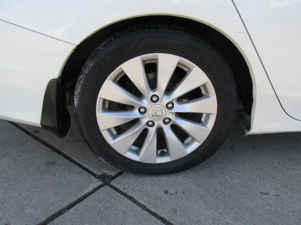 2013 Honda Accord Image 9