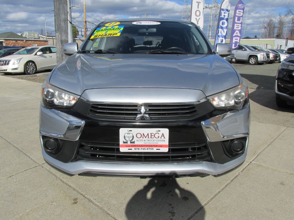 2017 Mitsubishi Outlander Image 2