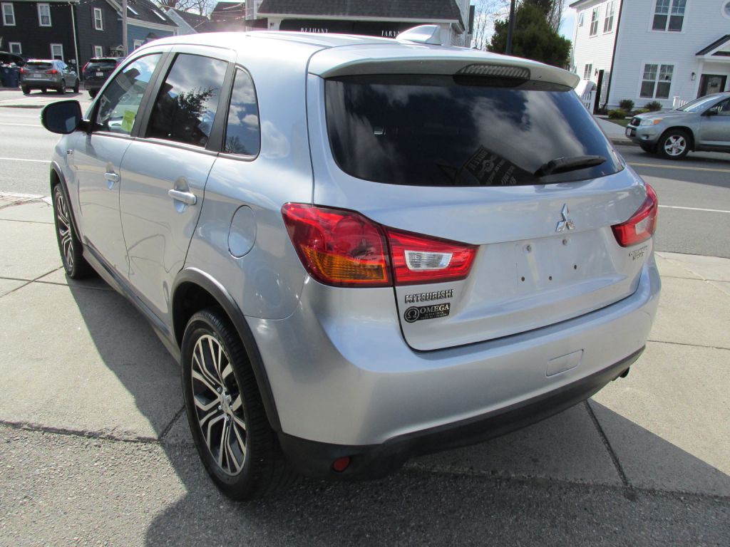 2017 Mitsubishi Outlander Image 4