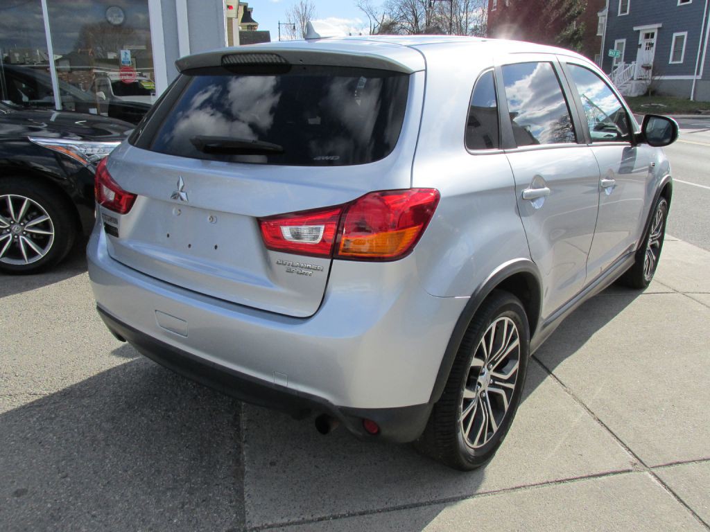 2017 Mitsubishi Outlander Image 6