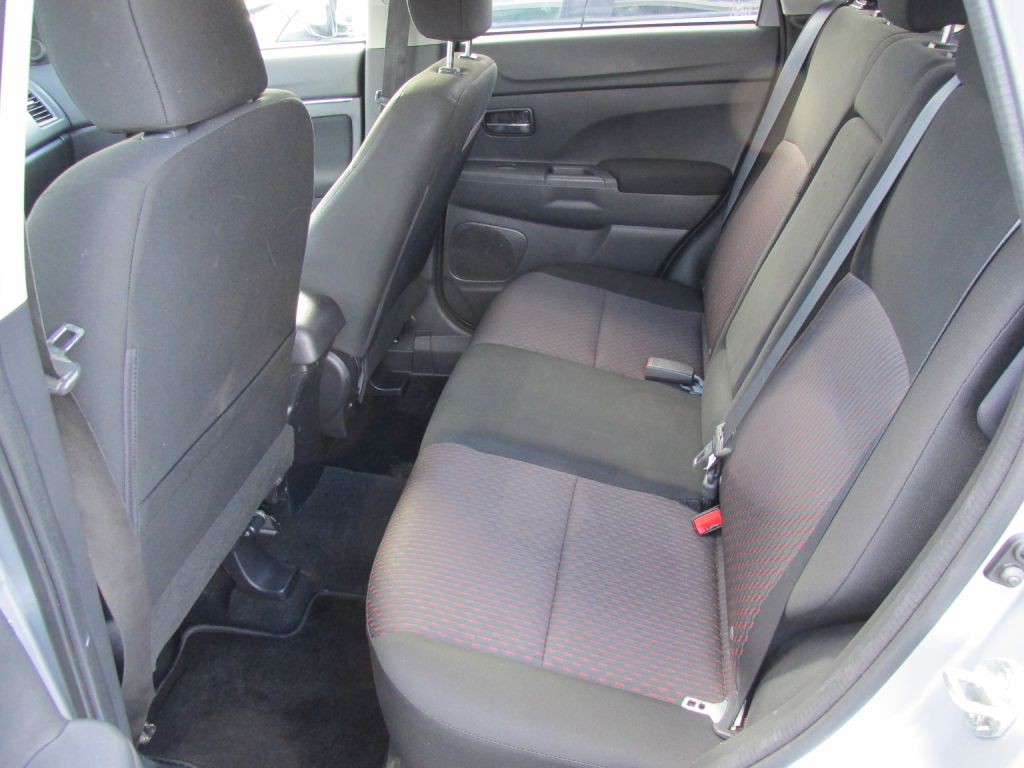 2017 Mitsubishi Outlander Image 11