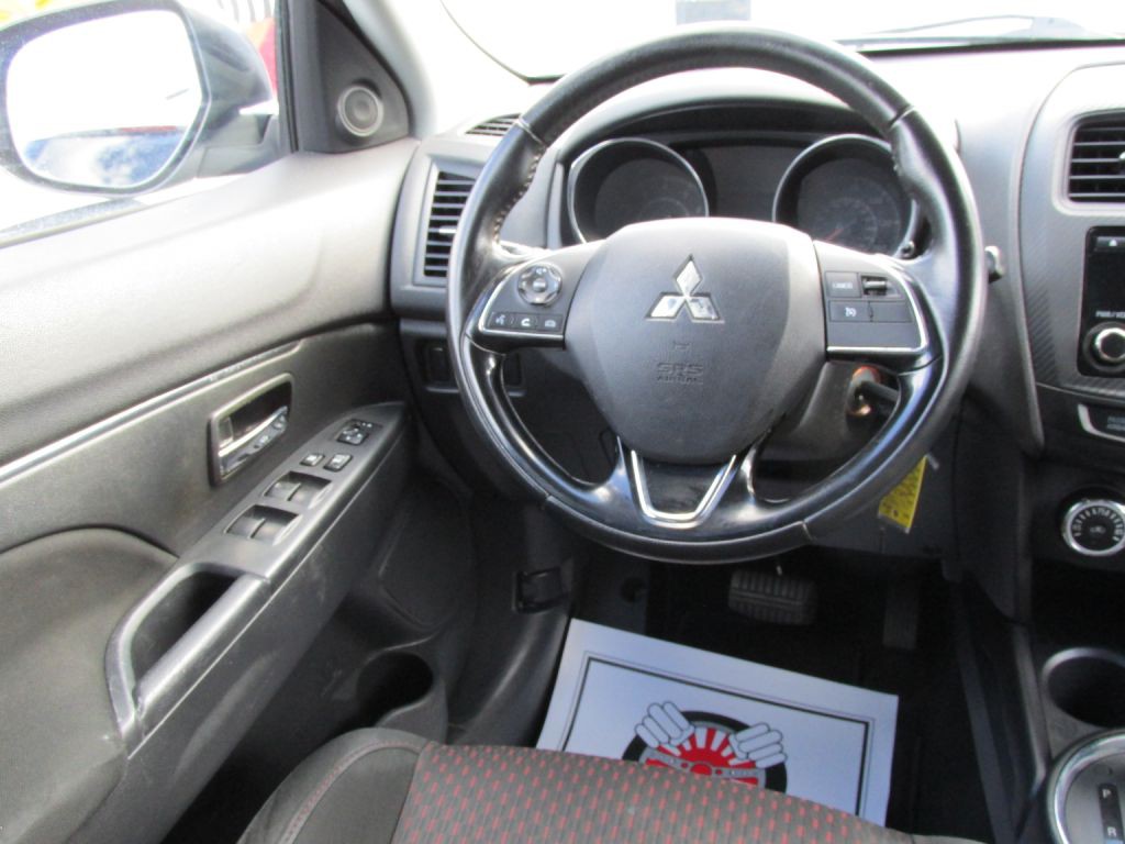 2017 Mitsubishi Outlander Image 12
