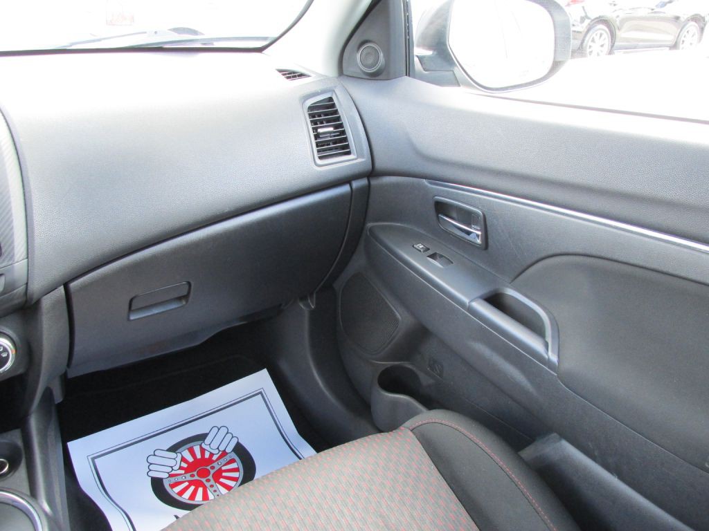 2017 Mitsubishi Outlander Image 14