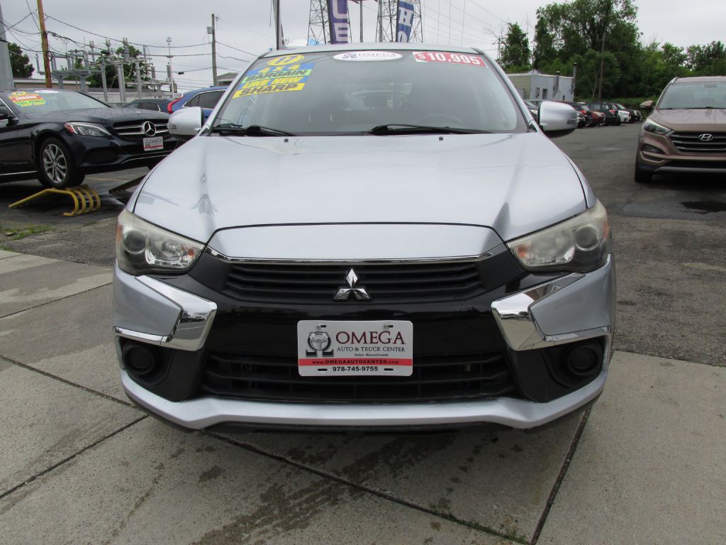 2017 Mitsubishi Outlander Image 2