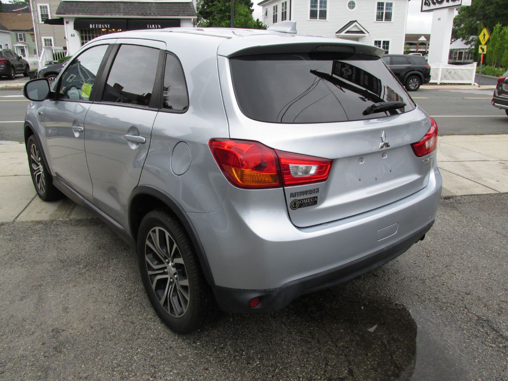 2017 Mitsubishi Outlander Image 4