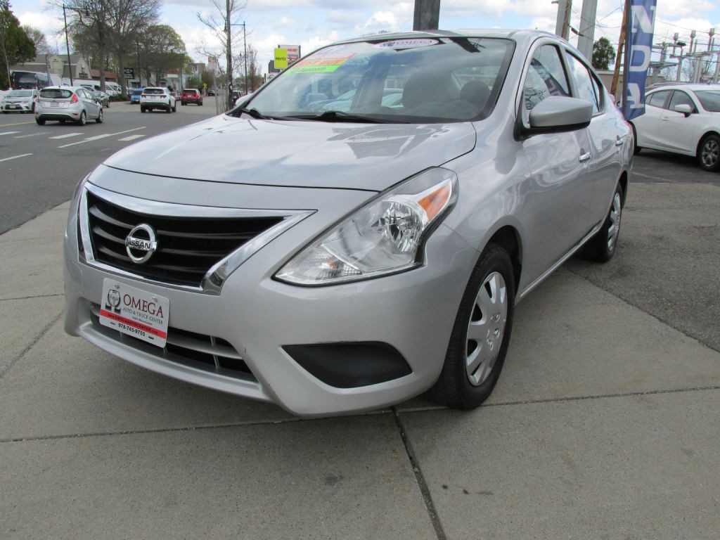 2019 Nissan Versa Image 3
