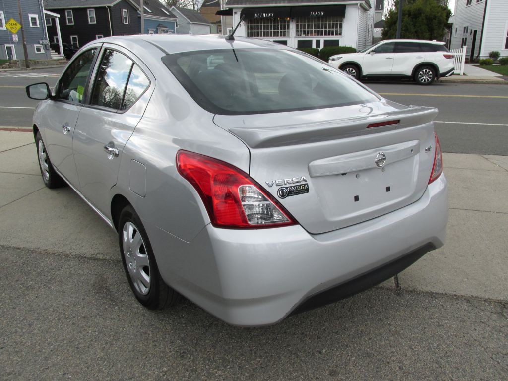 2019 Nissan Versa Image 4