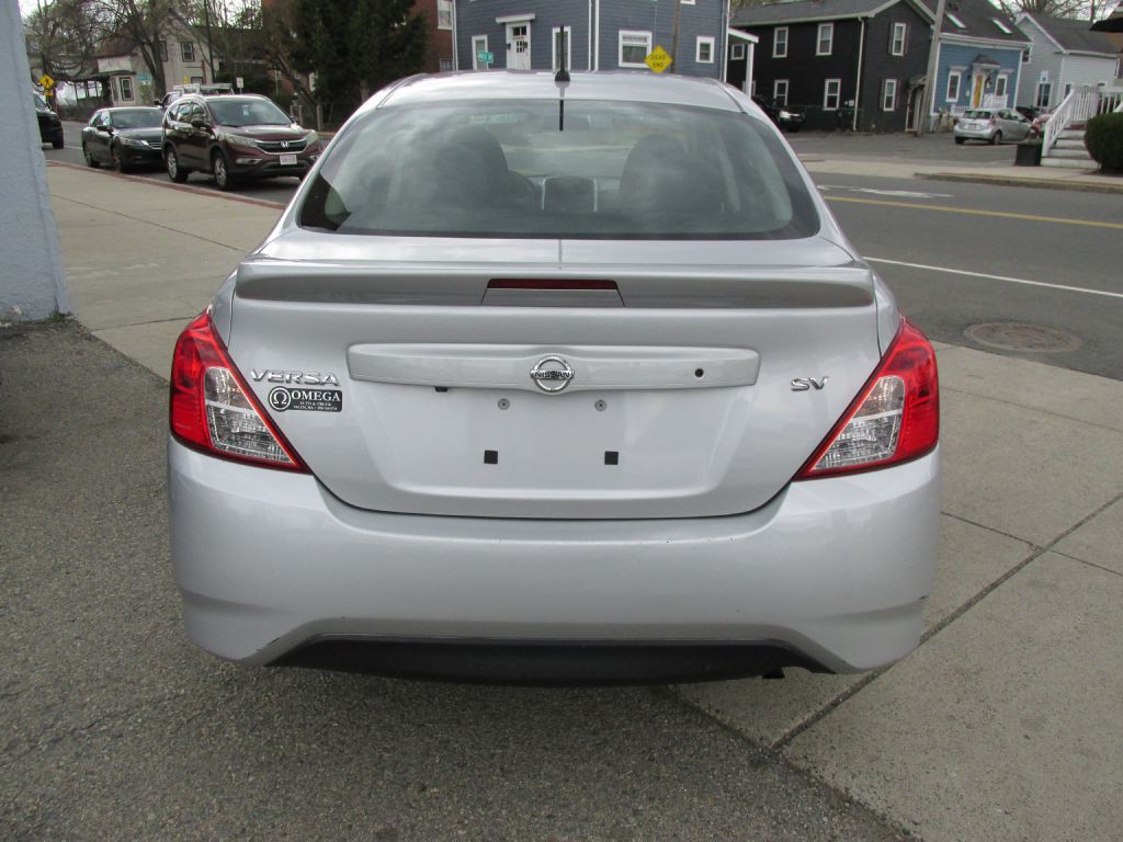2019 Nissan Versa Image 5