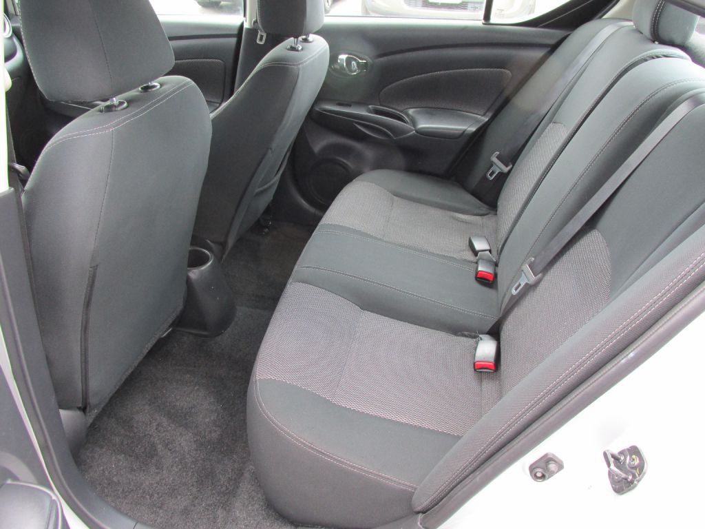 2019 Nissan Versa Image 10