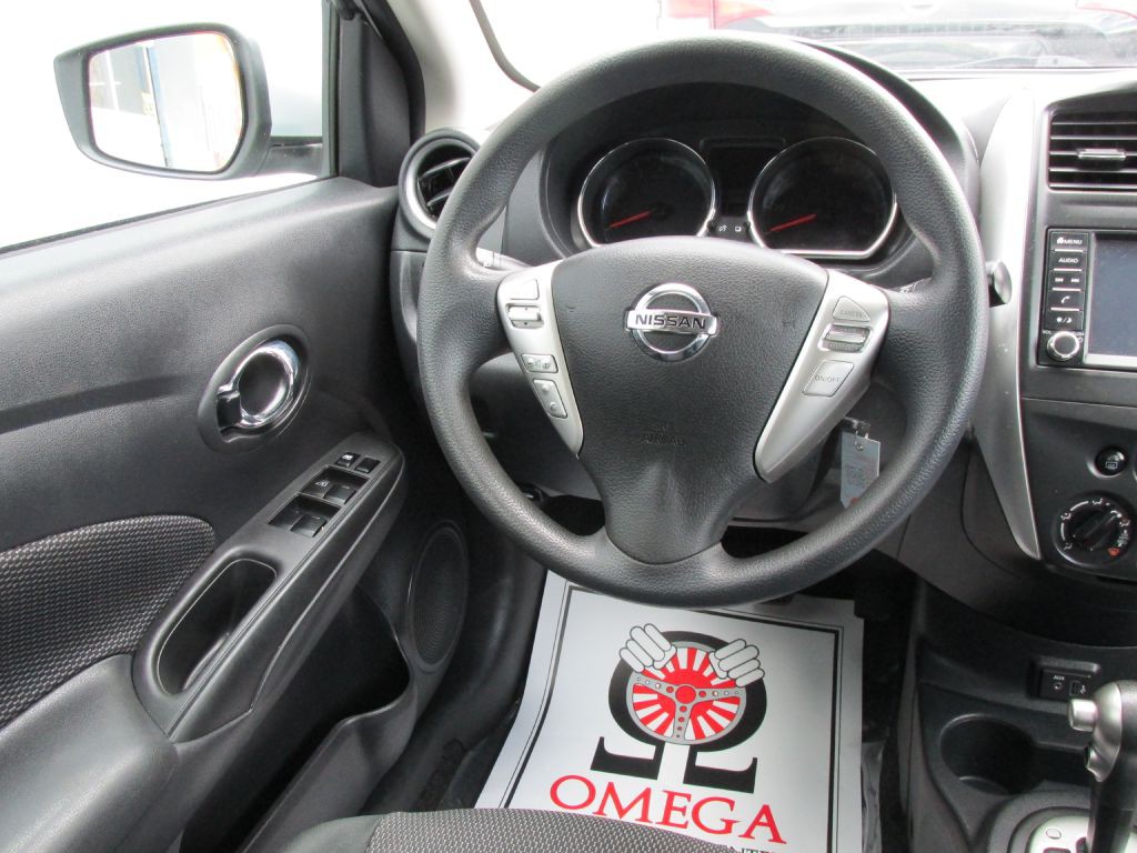 2019 Nissan Versa Image 11