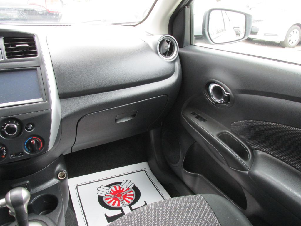2019 Nissan Versa Image 13
