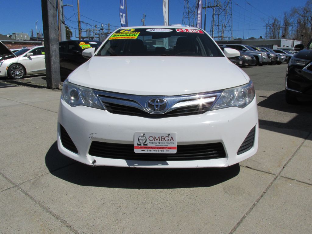 2014 Toyota Camry Image 2