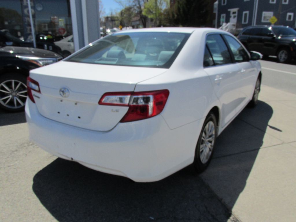 2014 Toyota Camry Image 6