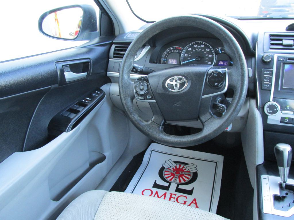 2014 Toyota Camry Image 11