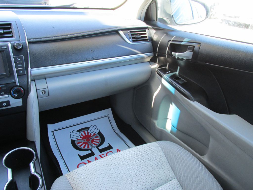 2014 Toyota Camry Image 13
