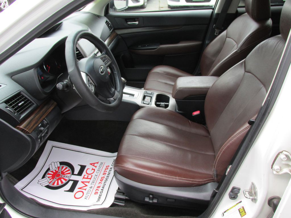 2013 Subaru Outback Image 10