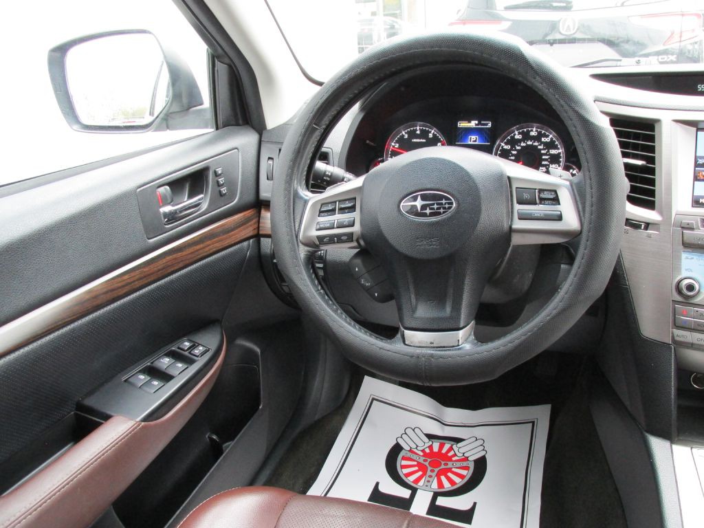 2013 Subaru Outback Image 12