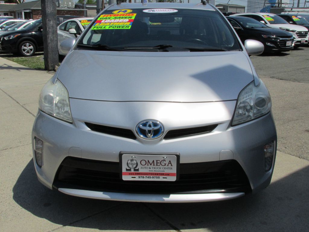 2014 Toyota Prius Image 2