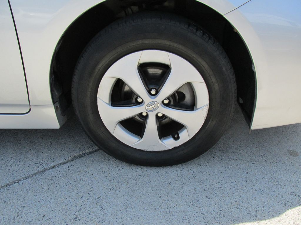 2014 Toyota Prius Image 8