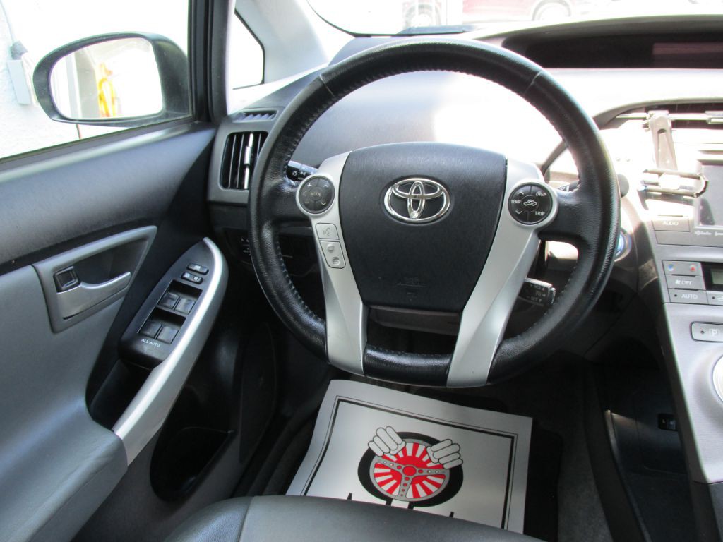 2014 Toyota Prius Image 11