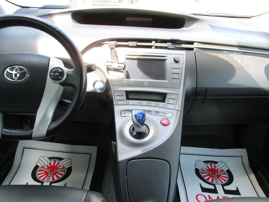 2014 Toyota Prius Image 12