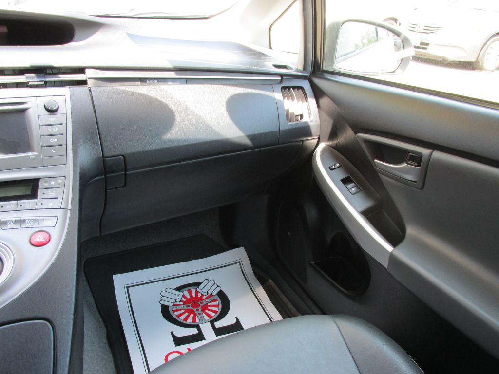 2014 Toyota Prius Image 13