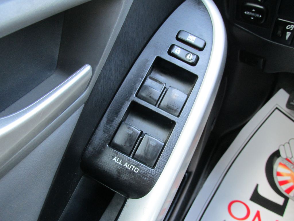 2014 Toyota Prius Image 14