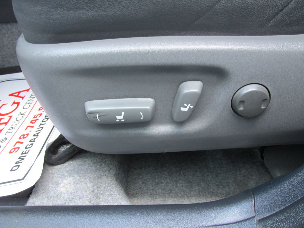 2014 Toyota Prius Image 16